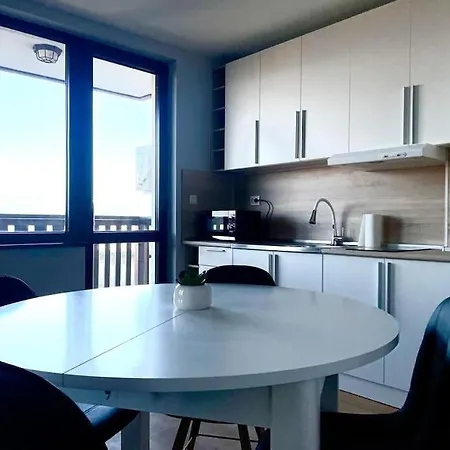 Royal Park With View Apartment *